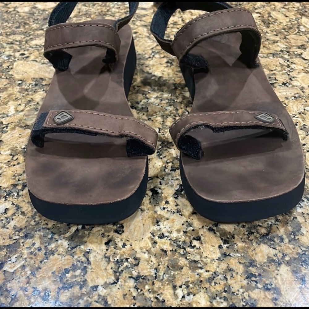 Reef brown sandals like new size 9 adjustable